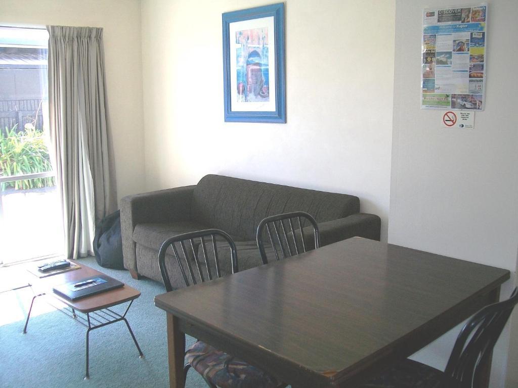 Cedar Court Motel ネーピア エクステリア 写真