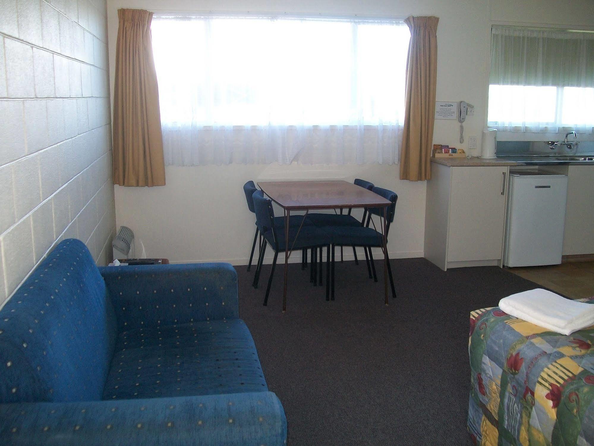 Cedar Court Motel ネーピア エクステリア 写真