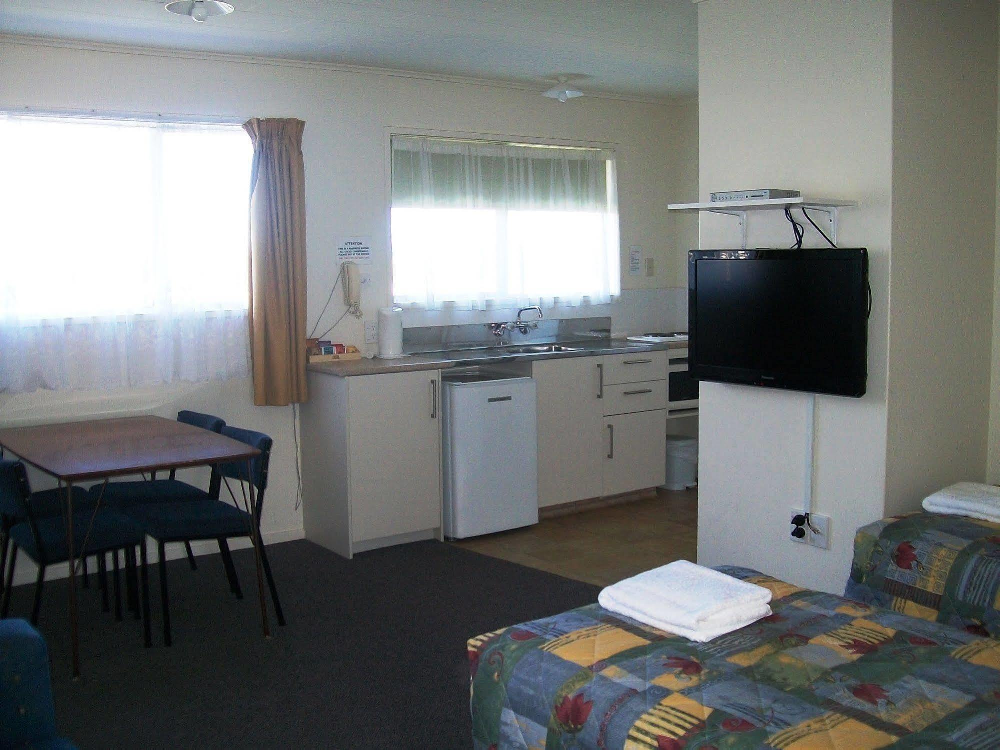 Cedar Court Motel ネーピア エクステリア 写真
