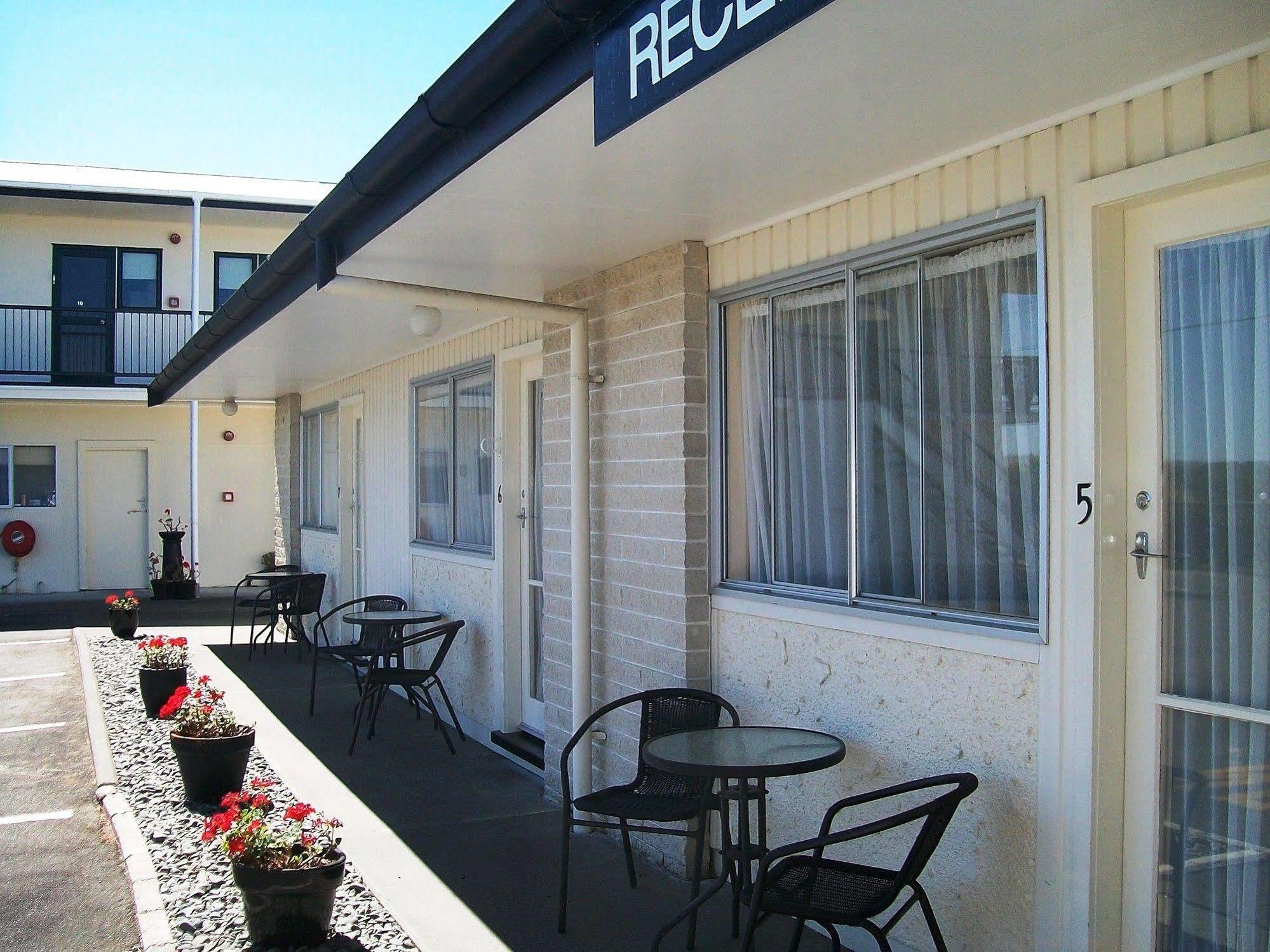 Cedar Court Motel ネーピア エクステリア 写真