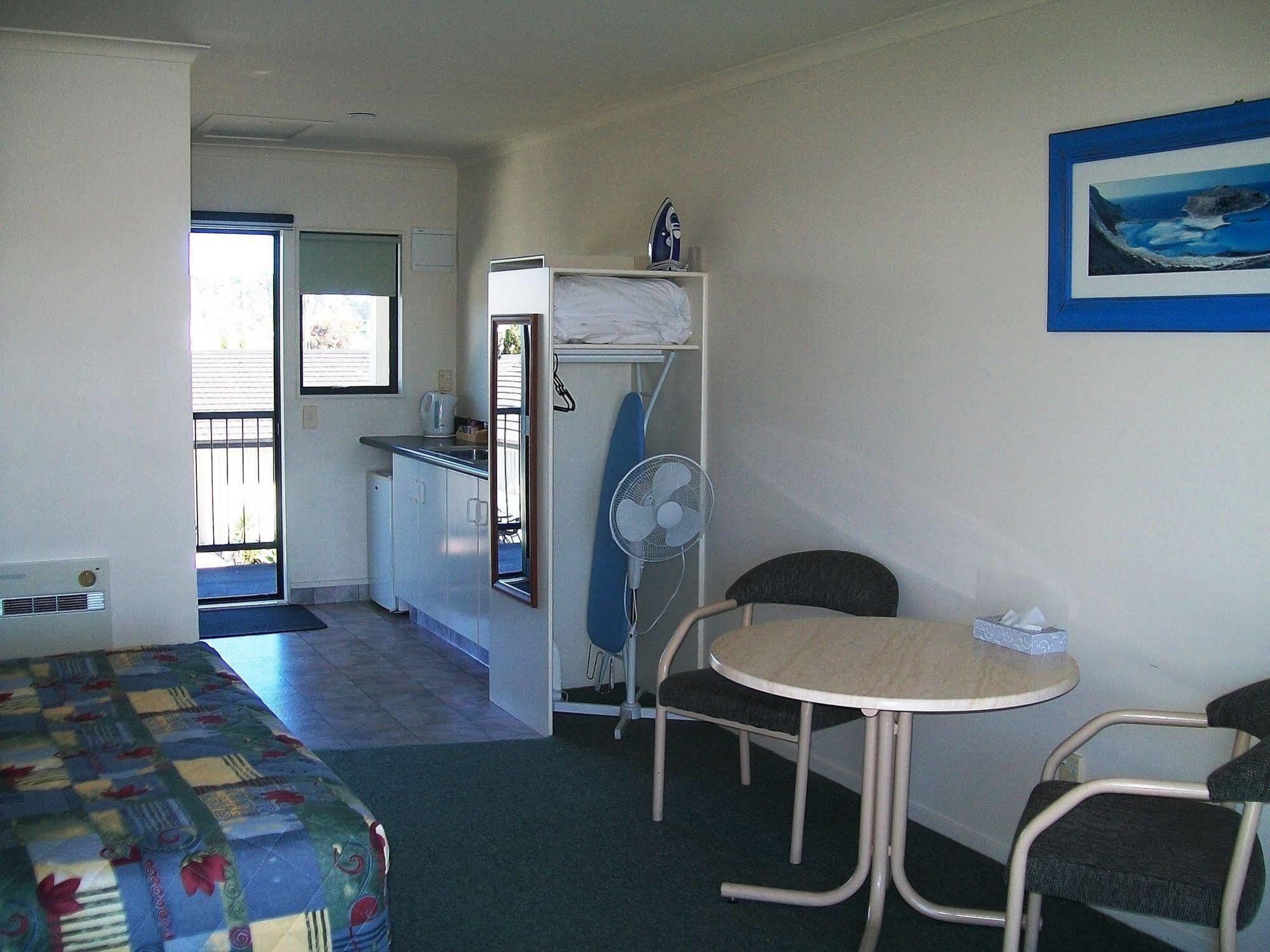 Cedar Court Motel ネーピア エクステリア 写真